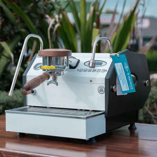 BRAND NEW LA MARZOCCO GS3 AV IN GLOSS WHITE WITH SPECHT TIMBER KIT - Australia - Di Pacci