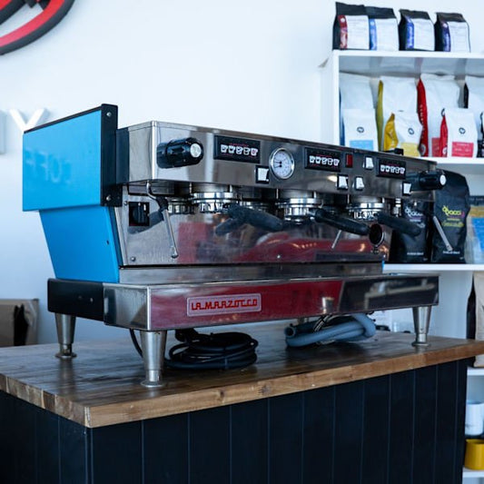 Custom Ocean Blue La Marzocco Linea AV 3 Group Low Use Immaculate - Australia - Di Pacci