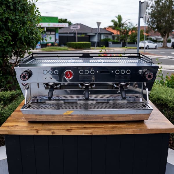 Custom Late Model 3 Group La Marzocco KB90 AV In Jet Black