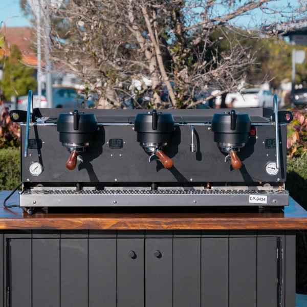 Immaculate SYNESSO S300 In Matt Black Commercial Coffee Machine - Australia - Di Pacci
