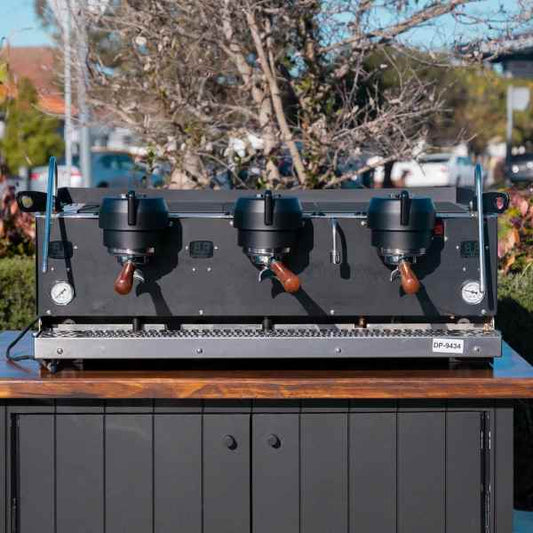 Immaculate SYNESSO S300 In Matt Black Commercial Coffee Machine - Australia - Di Pacci
