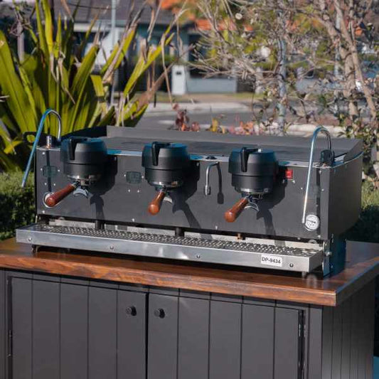 Immaculate SYNESSO S300 In Matt Black Commercial Coffee Machine - Australia - Di Pacci