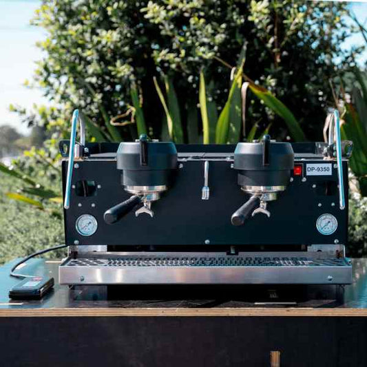 STUNNING LATE MODEL PRE OWNED SYNESSO S200 COFFEE MACHINE - Australia - Di Pacci